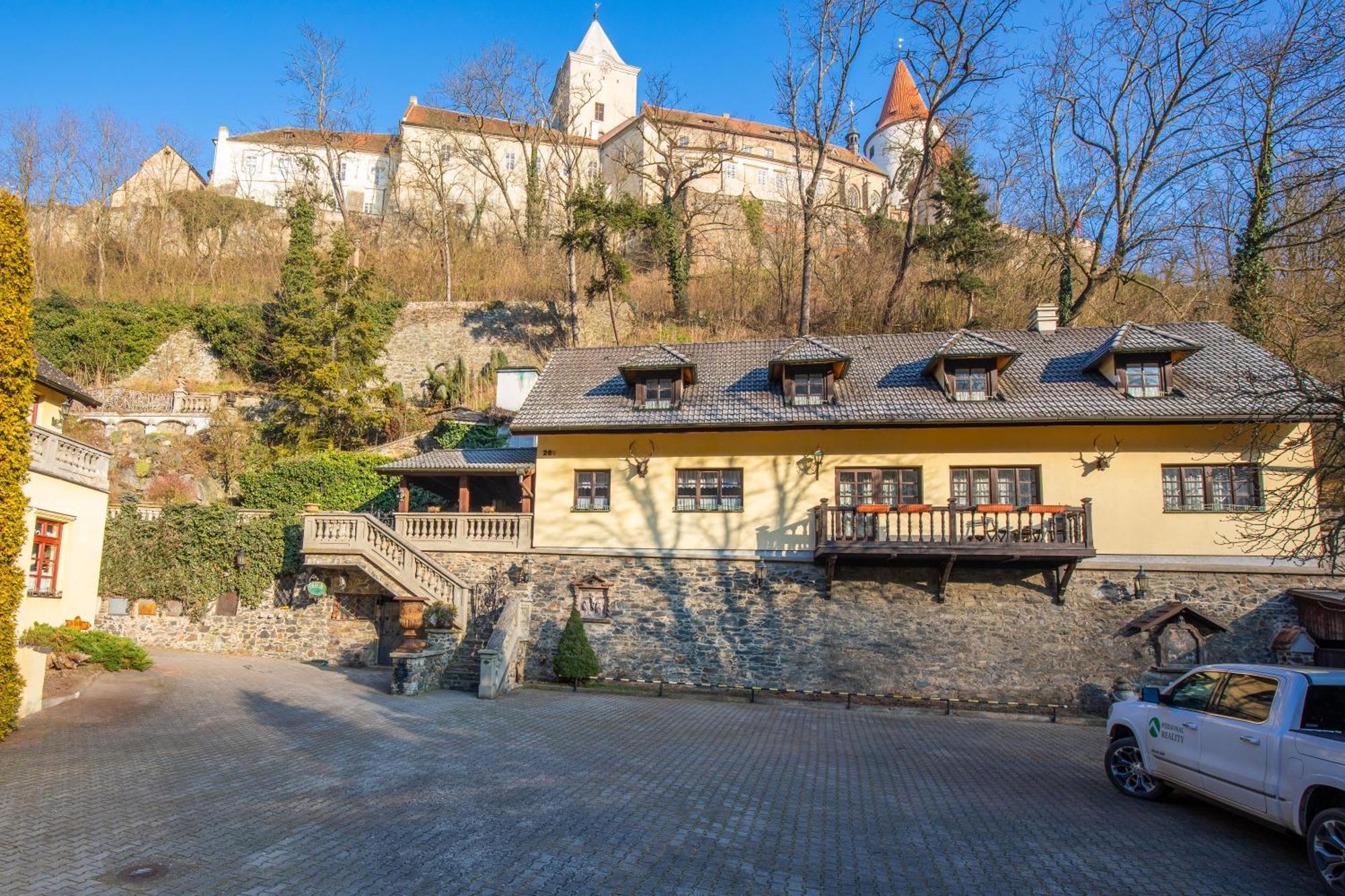 Resort U Jelena Křivoklát Kültér fotó