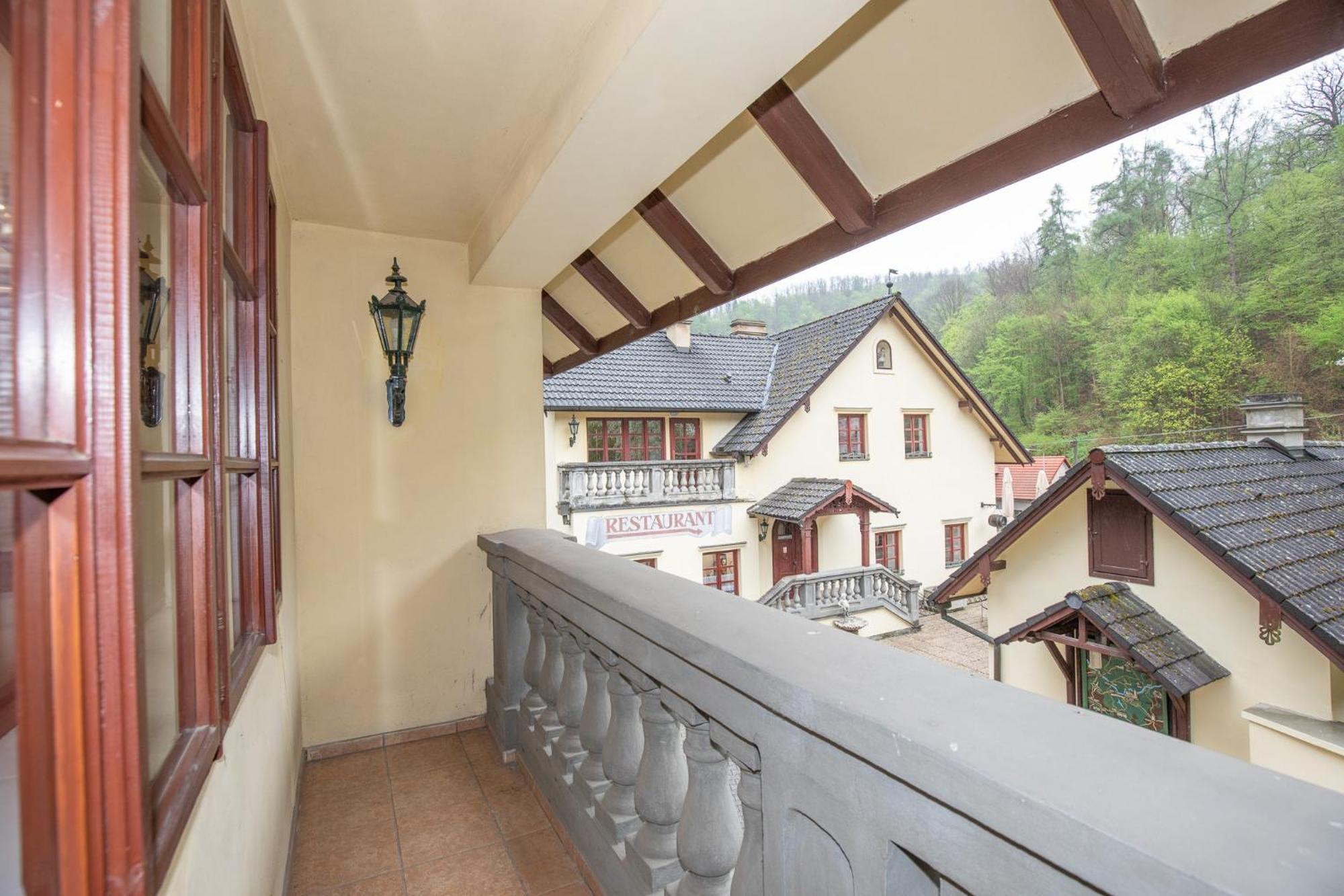 Resort U Jelena Křivoklát Kültér fotó