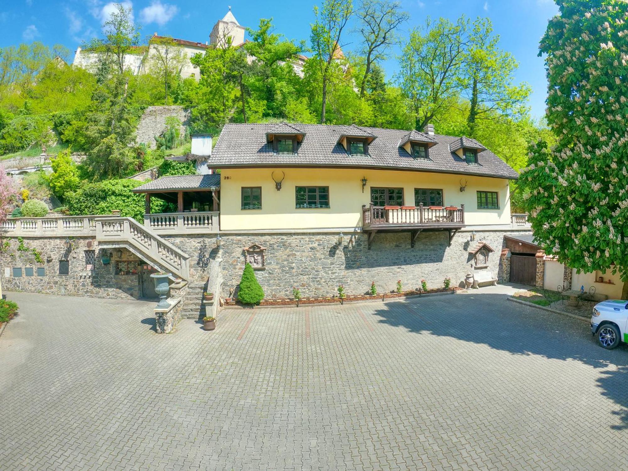 Resort U Jelena Křivoklát Kültér fotó
