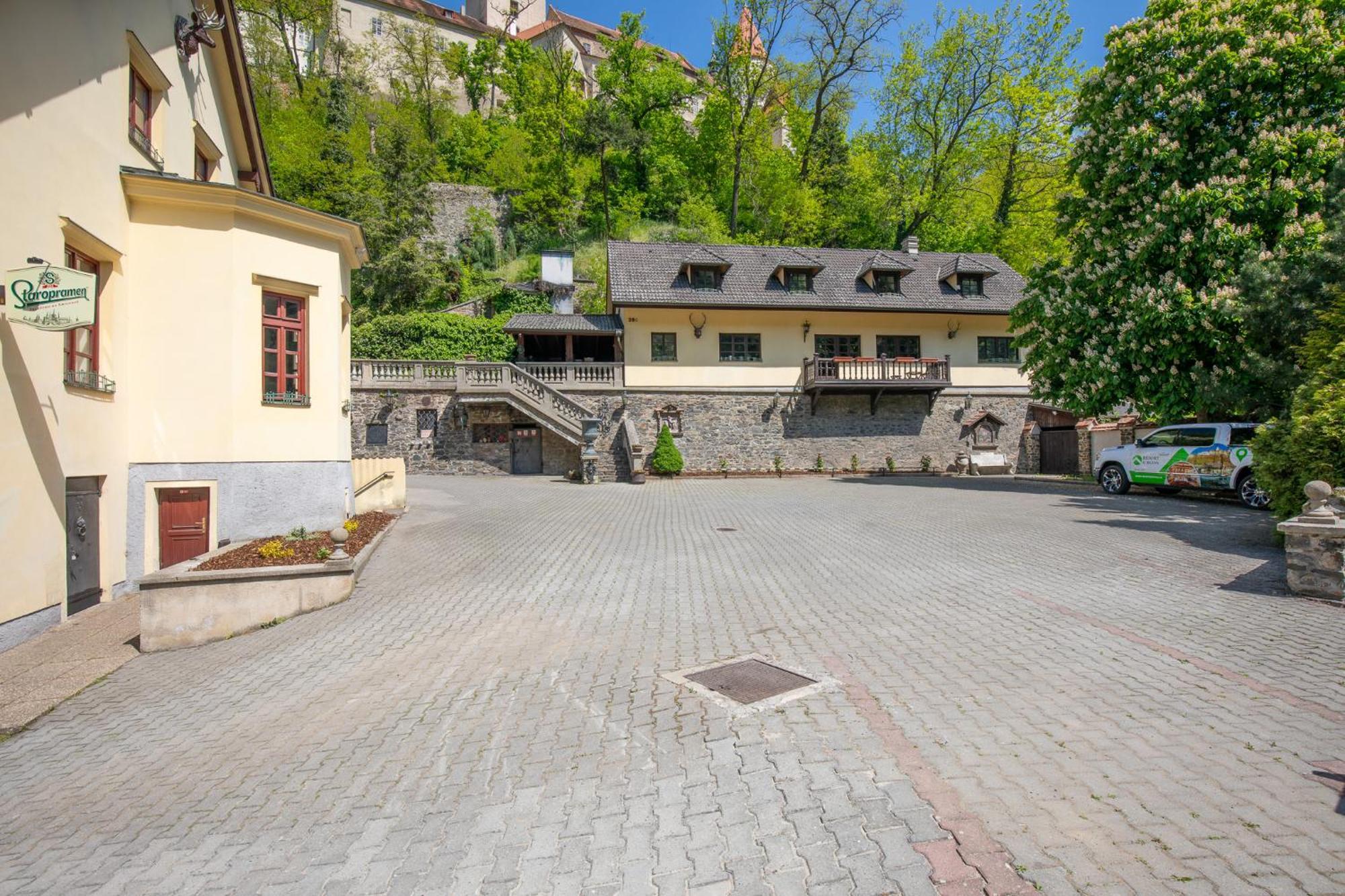 Resort U Jelena Křivoklát Kültér fotó