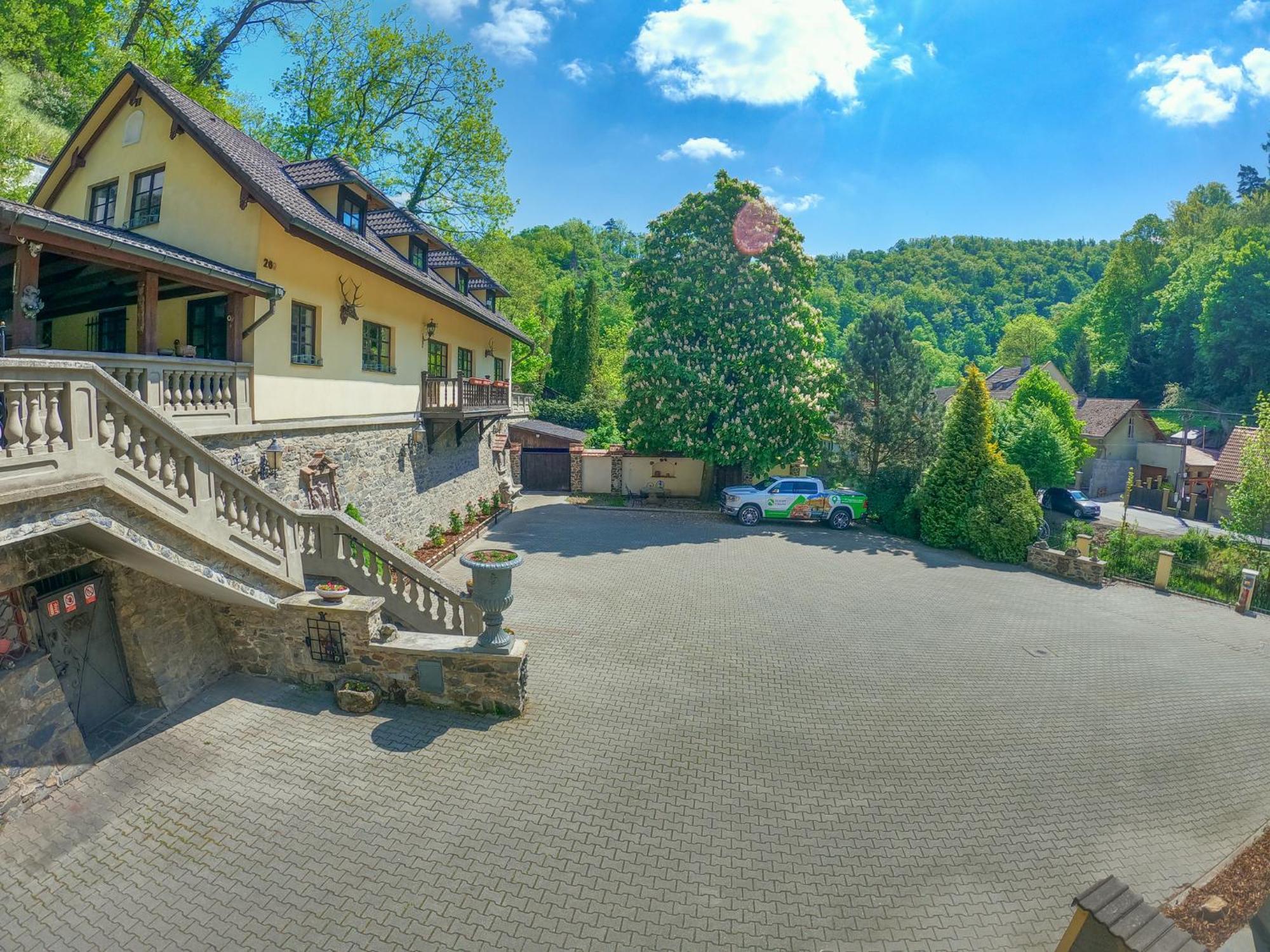 Resort U Jelena Křivoklát Kültér fotó