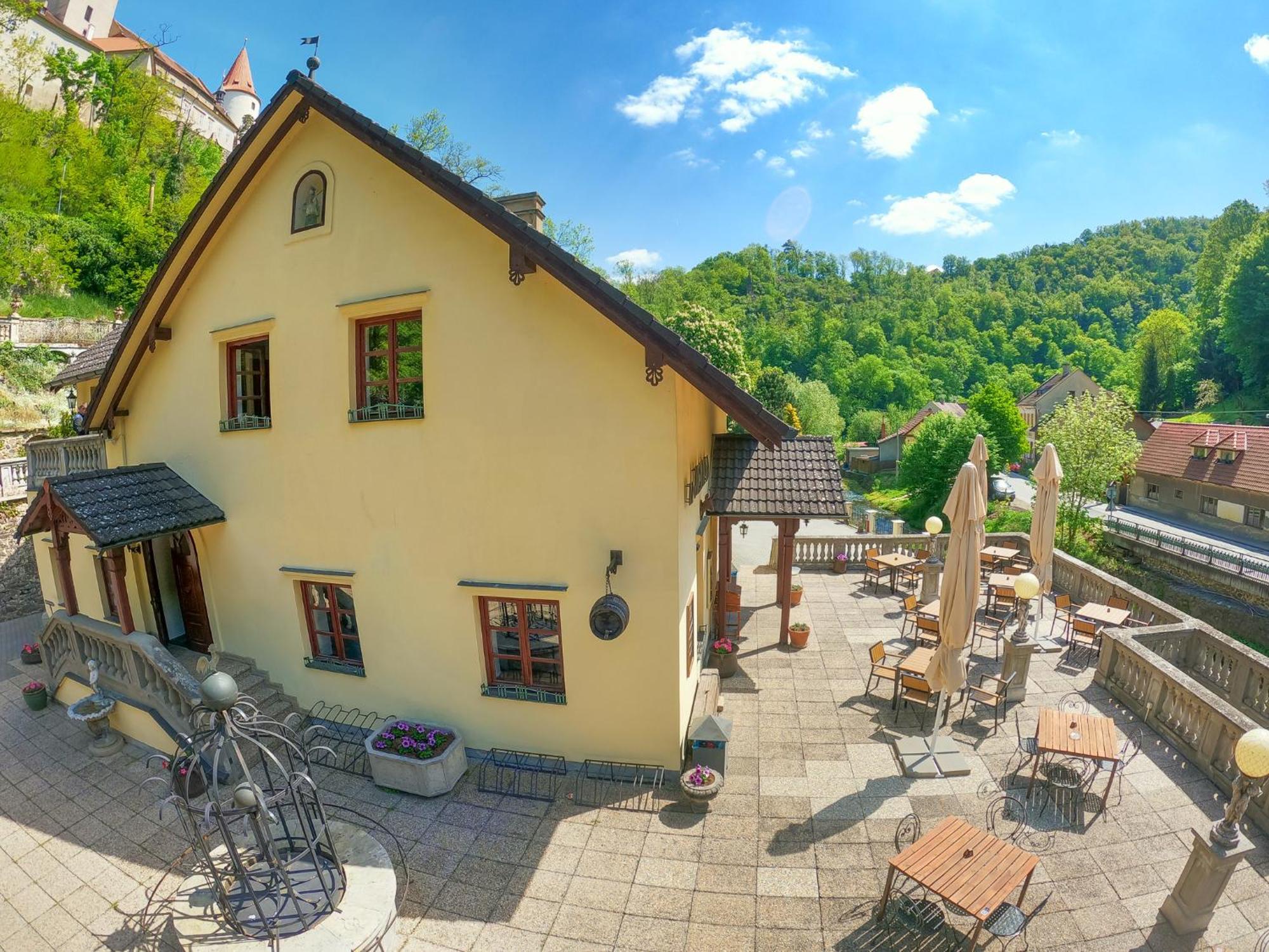 Resort U Jelena Křivoklát Kültér fotó