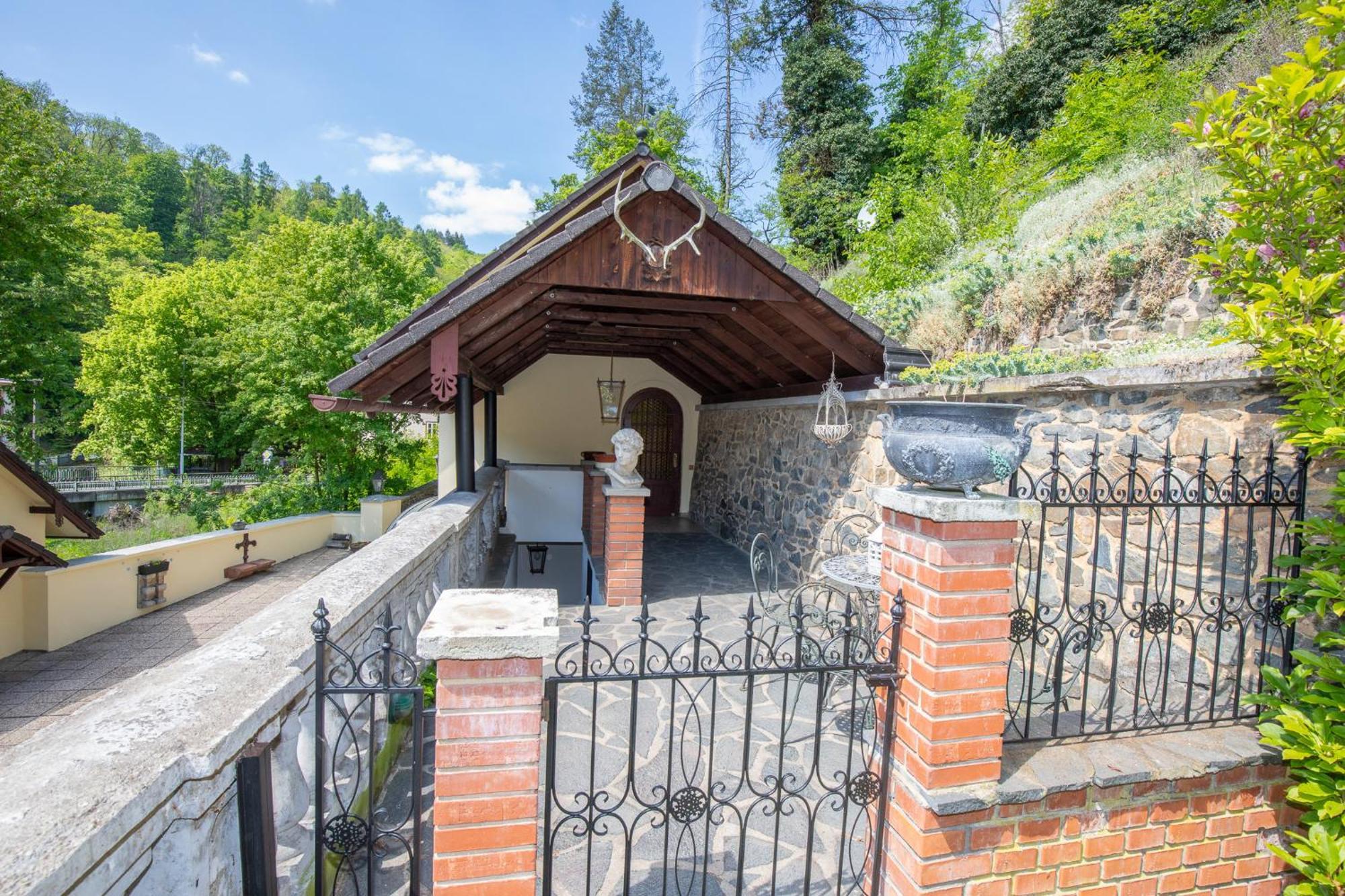 Resort U Jelena Křivoklát Kültér fotó