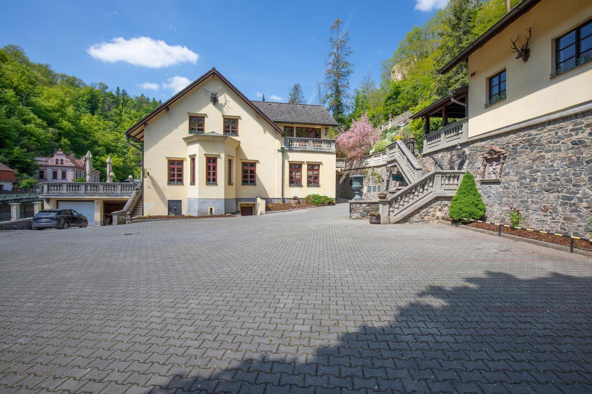 Resort U Jelena Křivoklát Kültér fotó