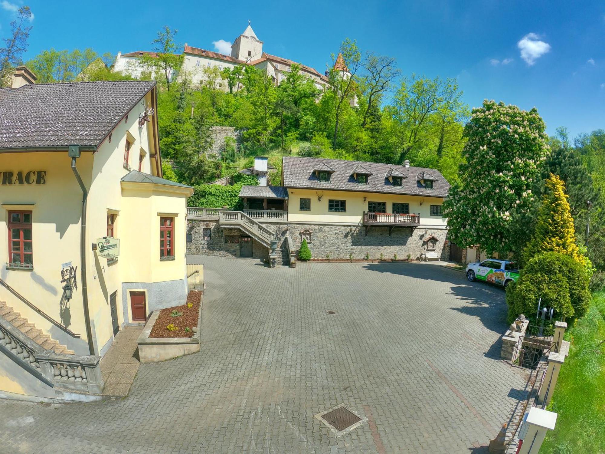 Resort U Jelena Křivoklát Kültér fotó