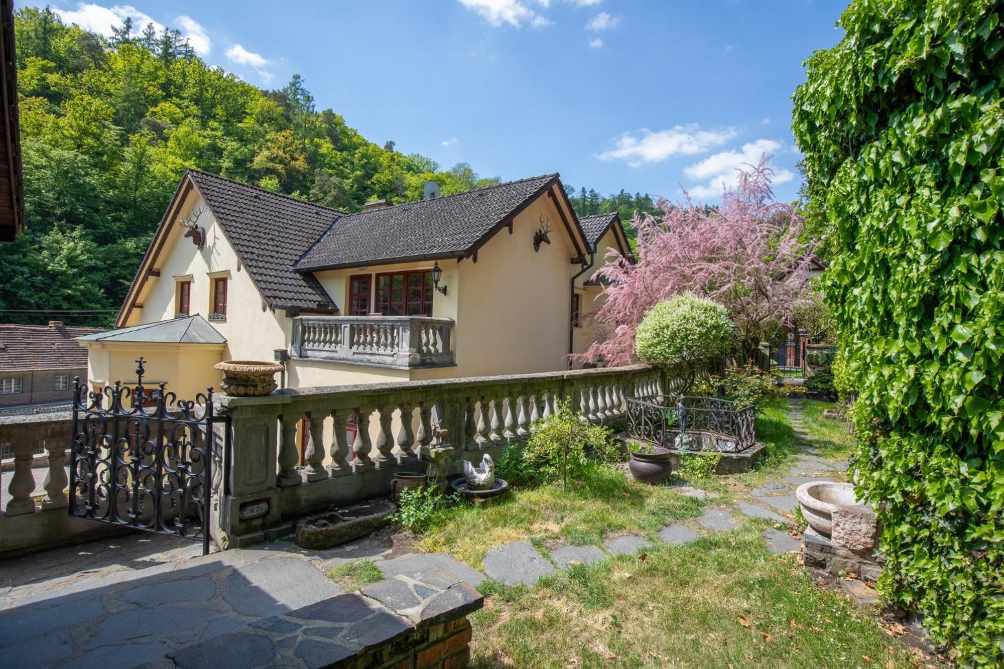 Resort U Jelena Křivoklát Kültér fotó