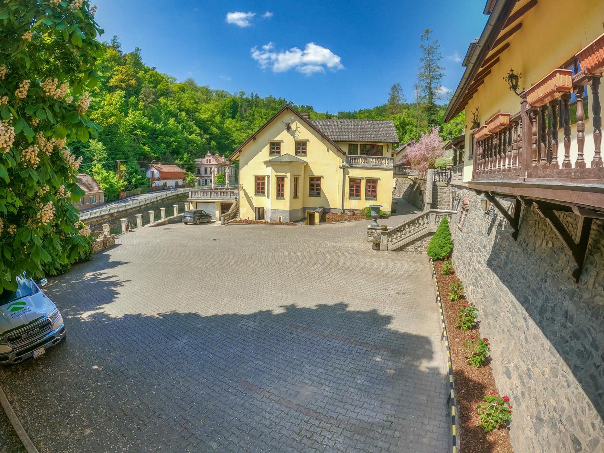 Resort U Jelena Křivoklát Kültér fotó