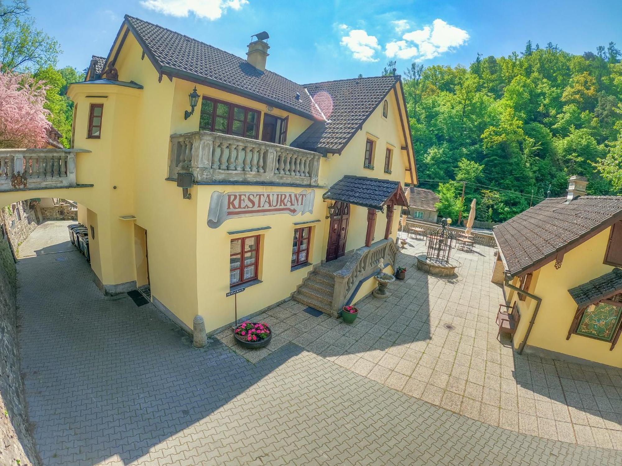Resort U Jelena Křivoklát Kültér fotó