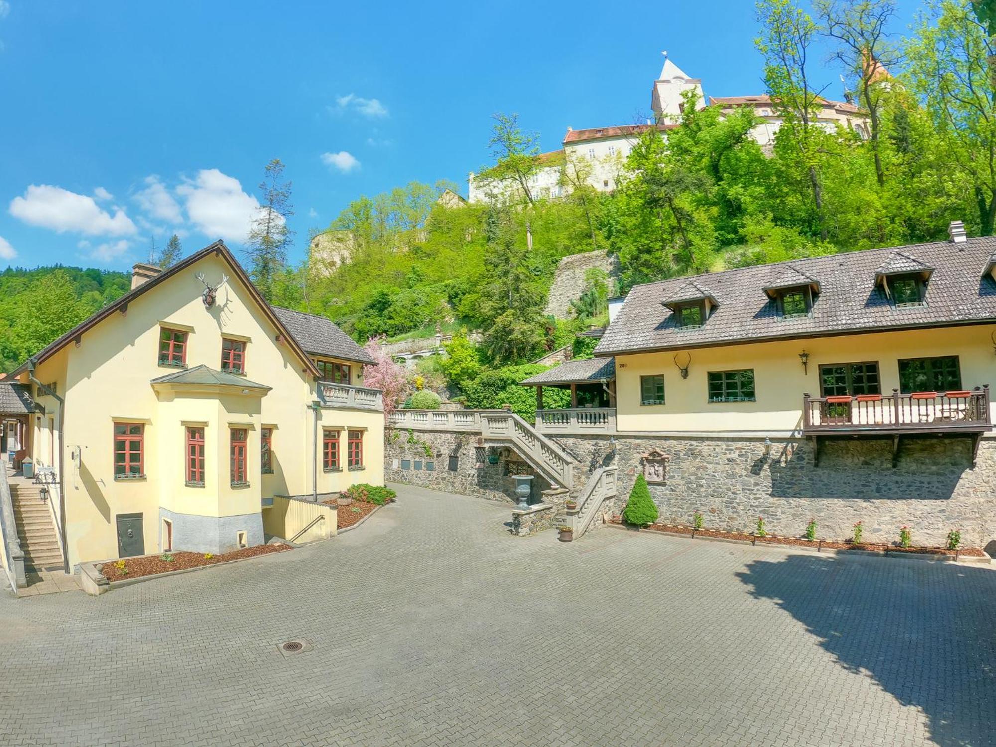 Resort U Jelena Křivoklát Kültér fotó